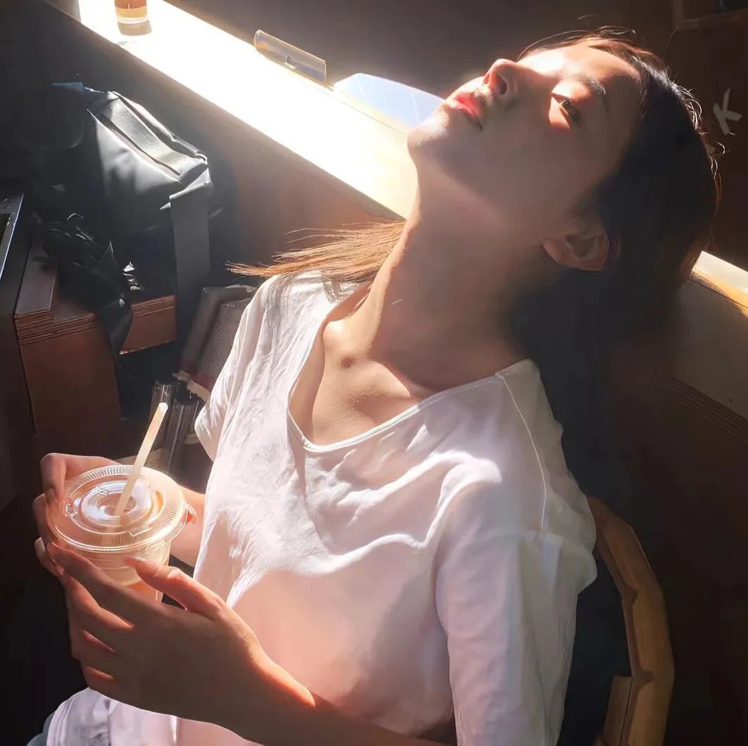 女帝太撩人，我的反穿越系统启动了